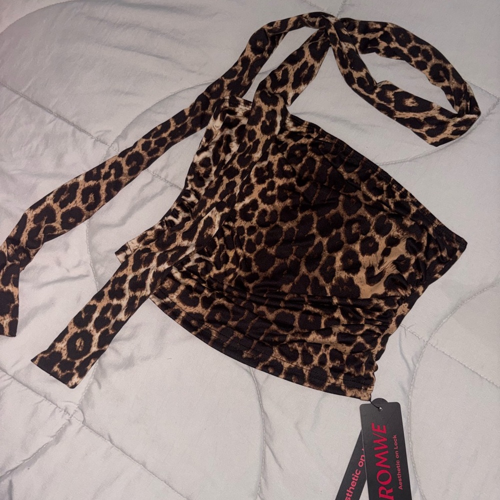 ROMWE Leopard Print Crop Top - Picture 2 of 3